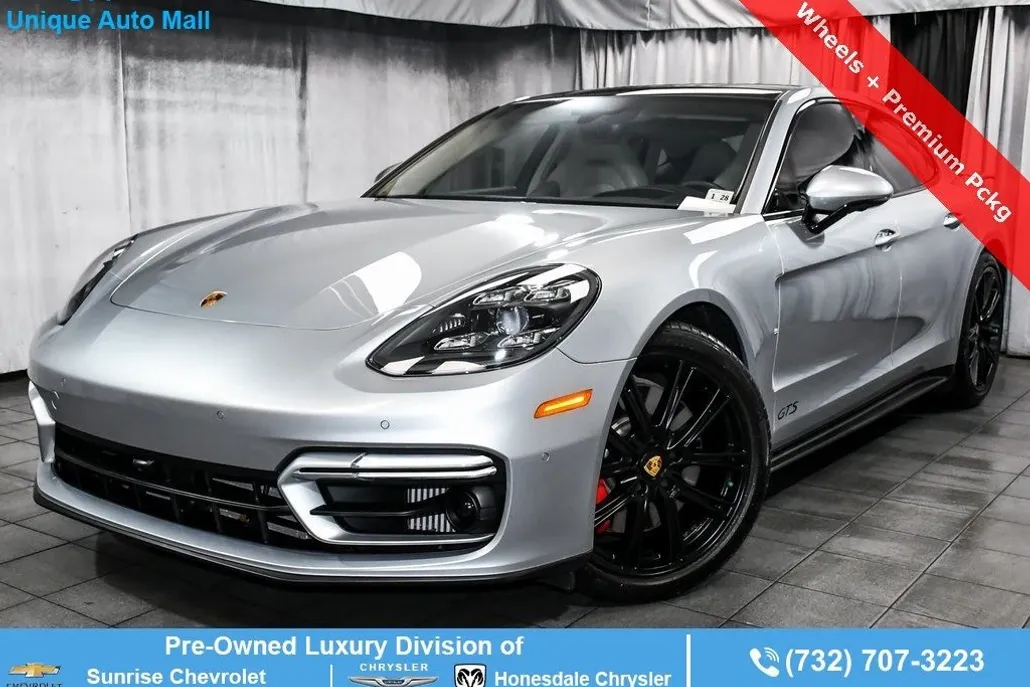 2023 Porsche Panamera GTS photo 1