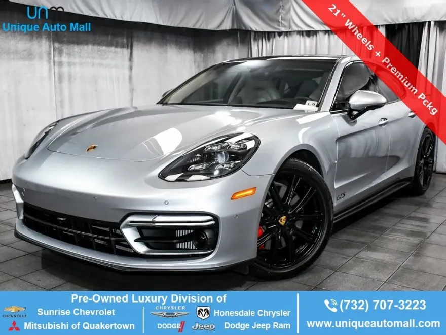 2023 Porsche Panamera GTS photo 1