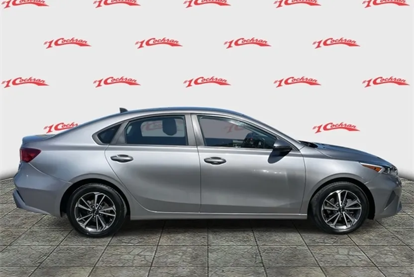 2022 Kia Forte LXS photo 1