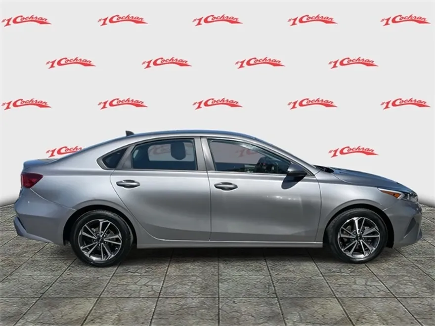 2022 Kia Forte LXS photo 1