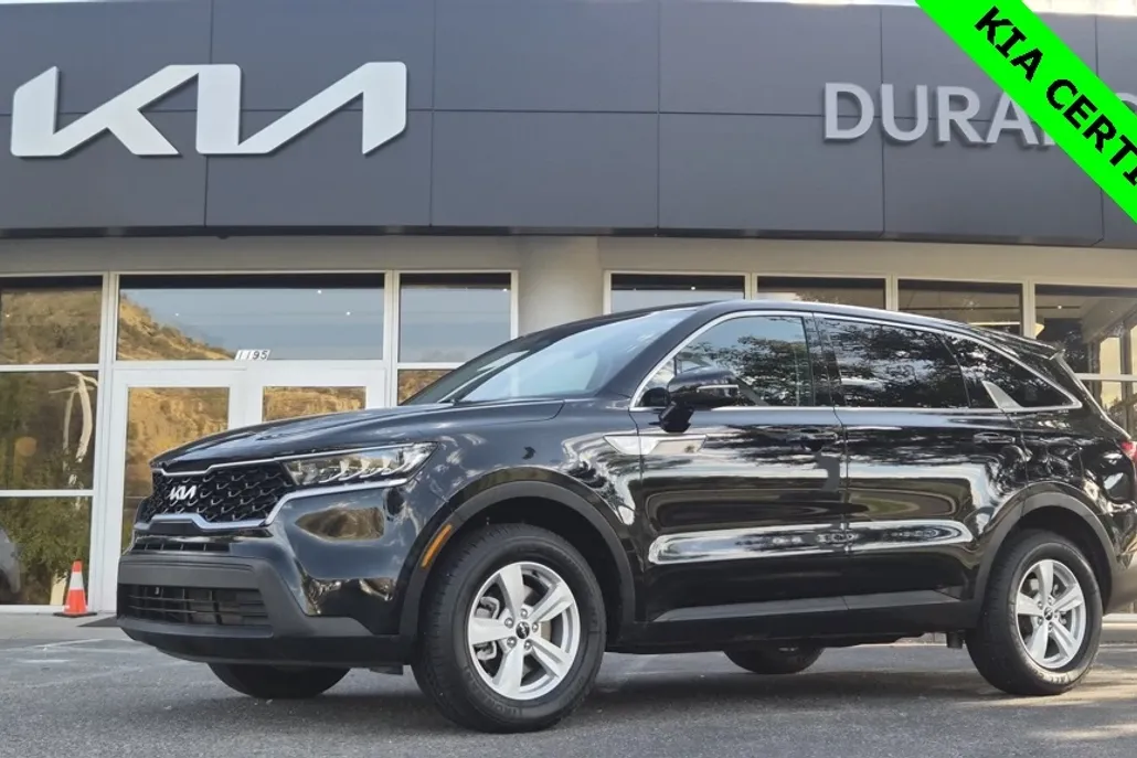 2023 Kia Sorento LX photo 1