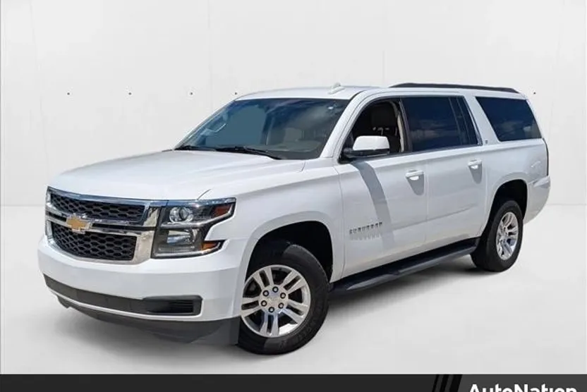 2019 Chevrolet Suburban LT photo 1