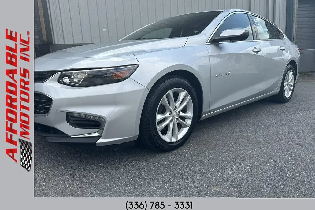 2017 Chevrolet Malibu 1LT photo 1