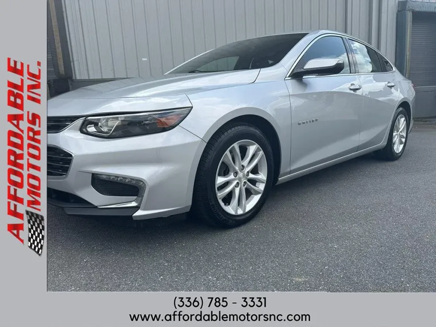 2017 Chevrolet Malibu 1LT photo 1