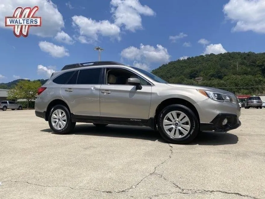 2016 Subaru Outback 2.5i Premium photo 1