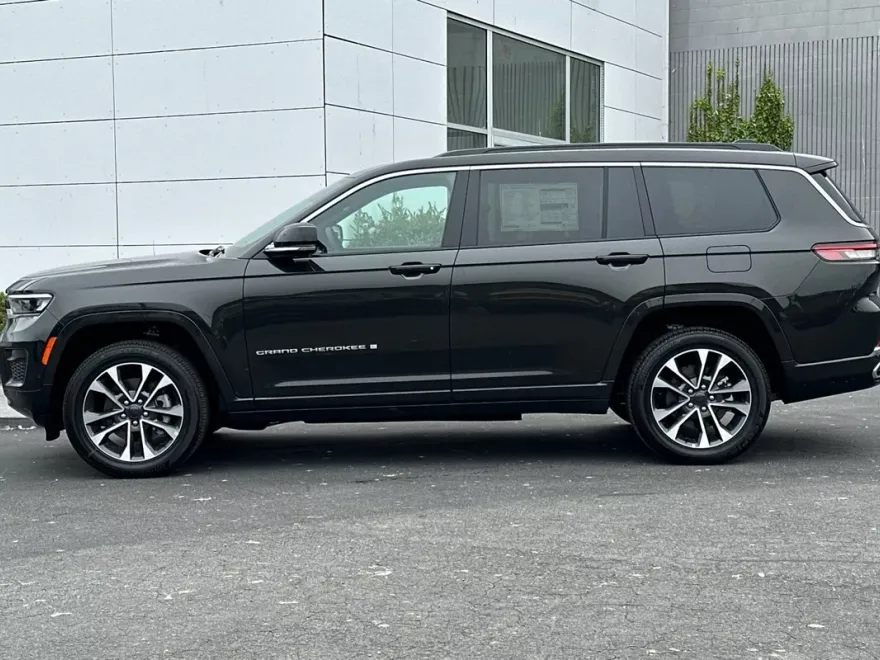 2024 Jeep Grand Cherokee Overland photo 6