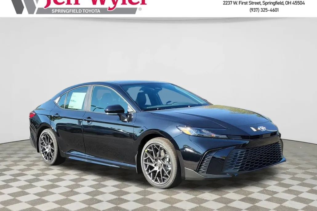 2026 Toyota Camry SE photo 1