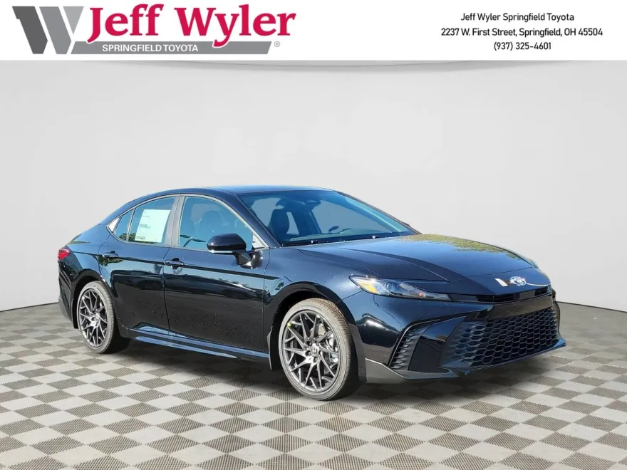 2026 Toyota Camry SE photo 1
