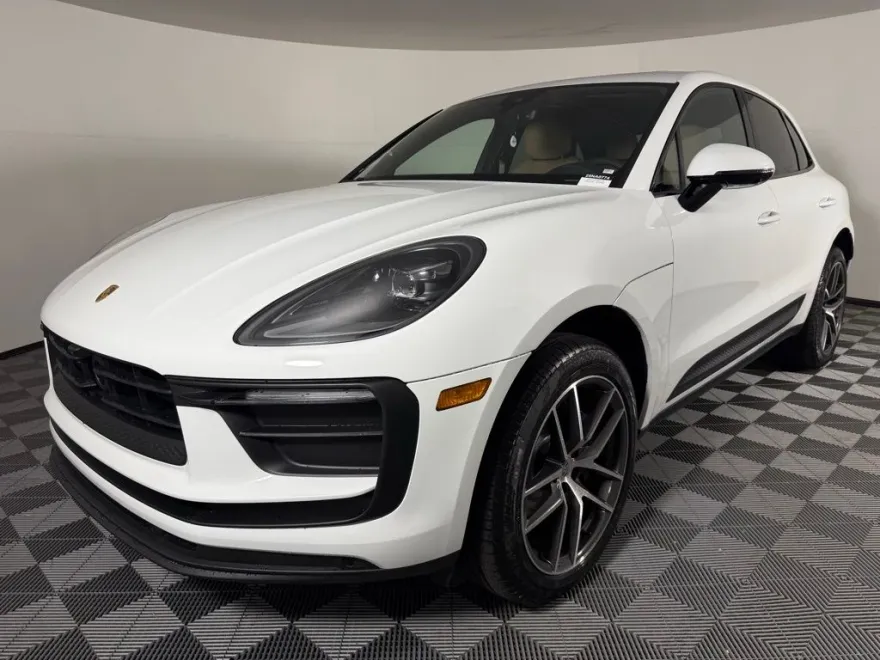 2025 Porsche Macan T photo 1