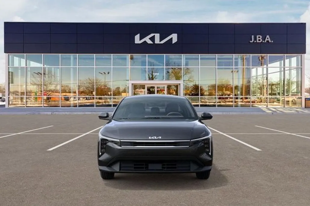 2025 Kia K4 LXS photo 1