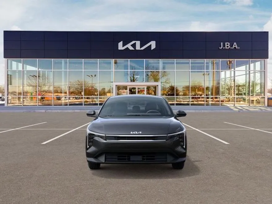 2025 Kia K4 LXS photo 1