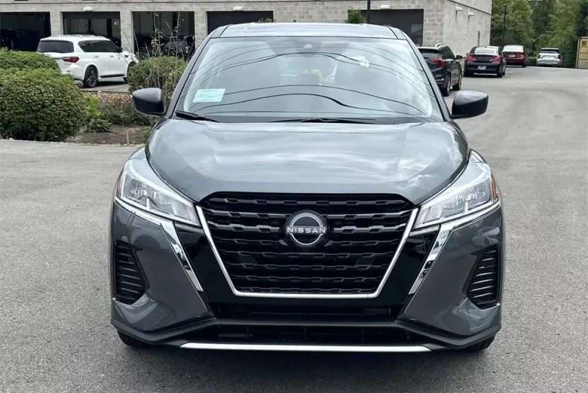 2025 Nissan Kicks Play S photo 1