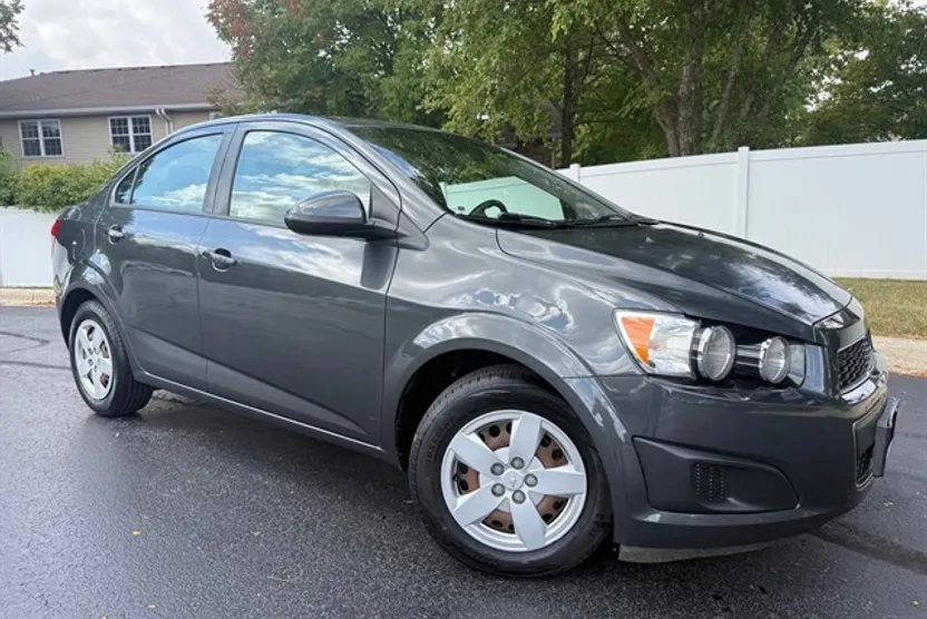 2016 Chevrolet Sonic LS photo 1