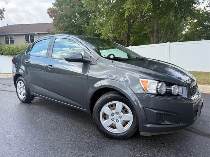2016 Chevrolet Sonic LS photo 1