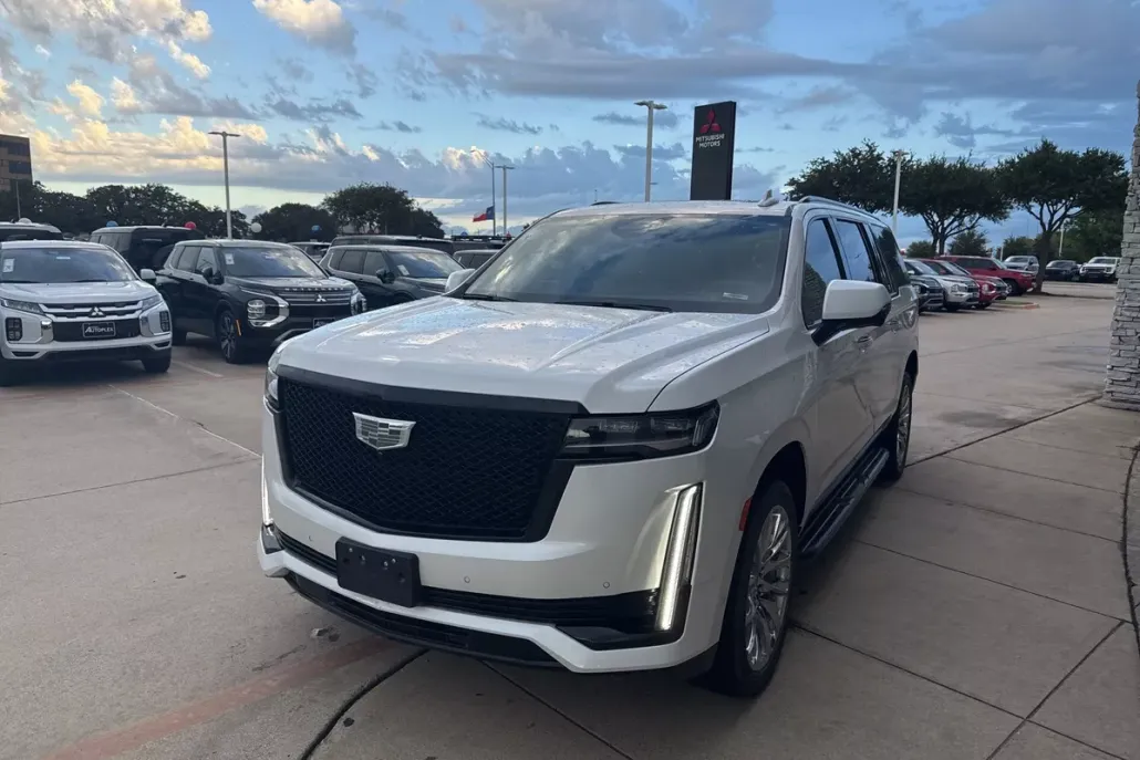 2022 Cadillac Escalade ESV Premium Luxury photo 1