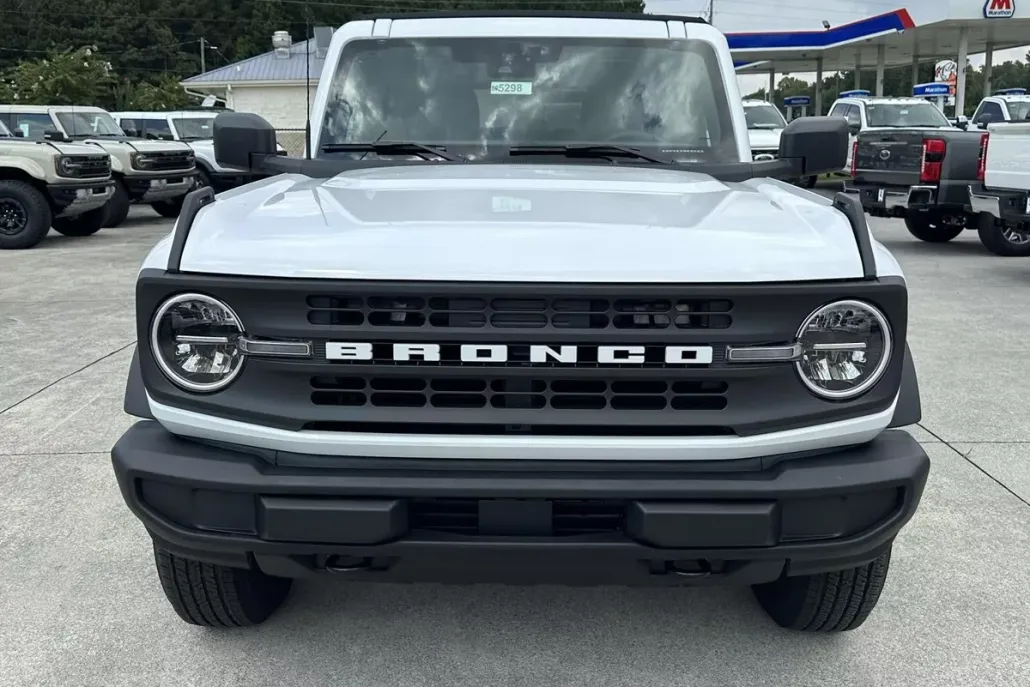 2025 Ford Bronco Base photo 1