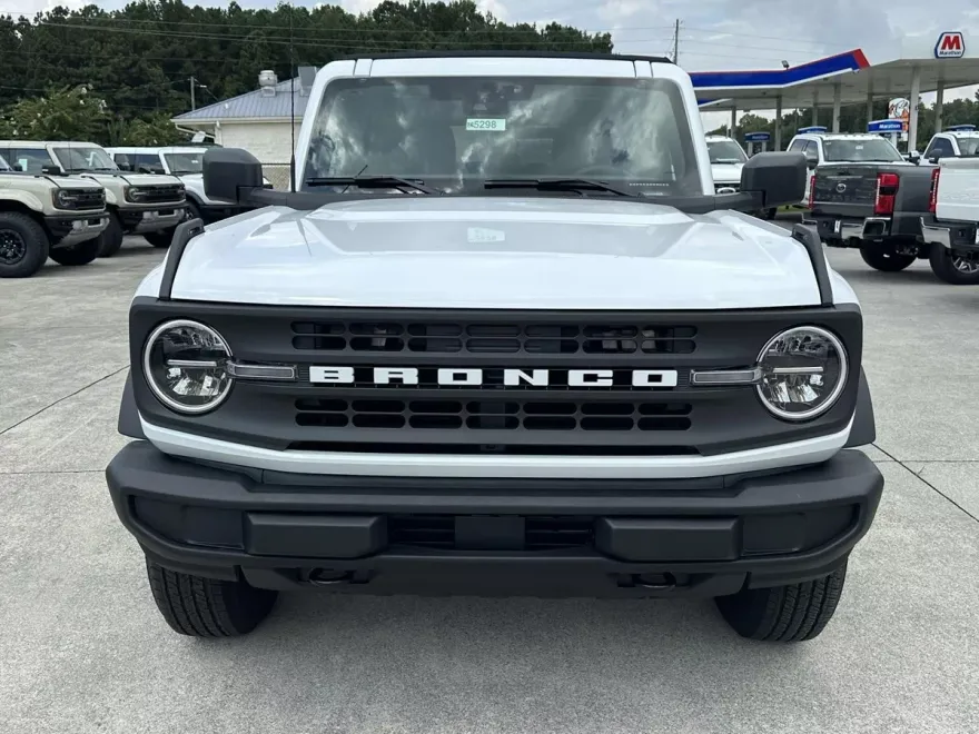 2025 Ford Bronco Base photo 1