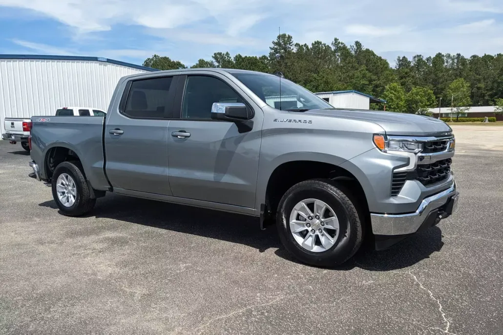 2025 Chevrolet Silverado 1500 LT photo 1