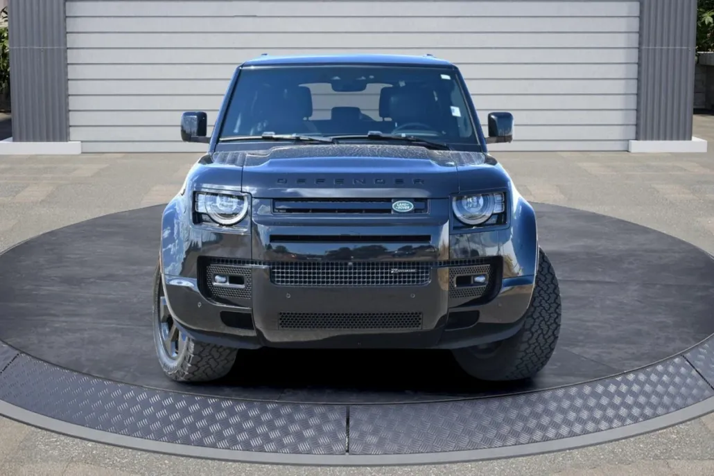 2022 Land Rover Defender 90 X-Dynamic HSE photo 1