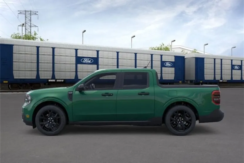 2025 Ford Maverick XLT photo 1