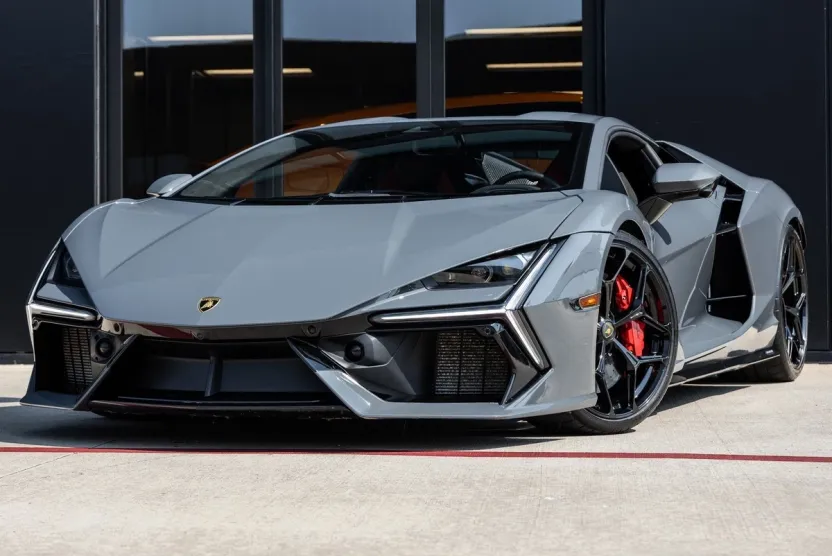 2024 Lamborghini Revuelto photo 1