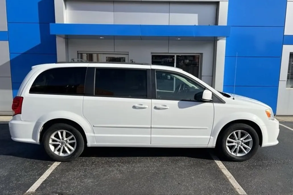 2014 Dodge Grand Caravan SXT photo 1