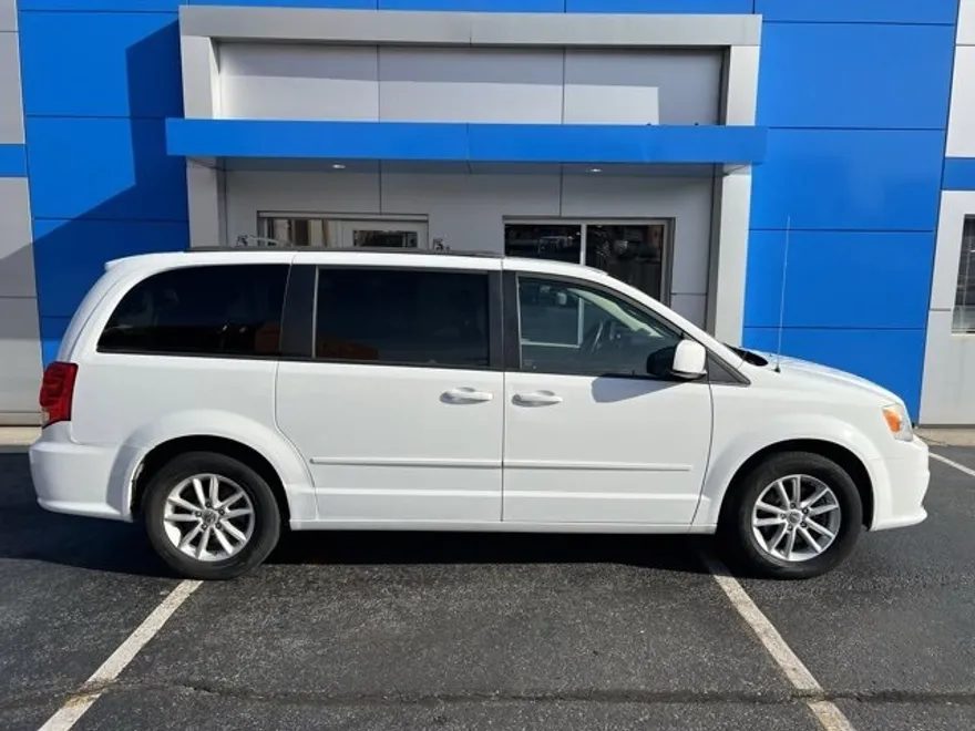 2014 Dodge Grand Caravan SXT photo 1