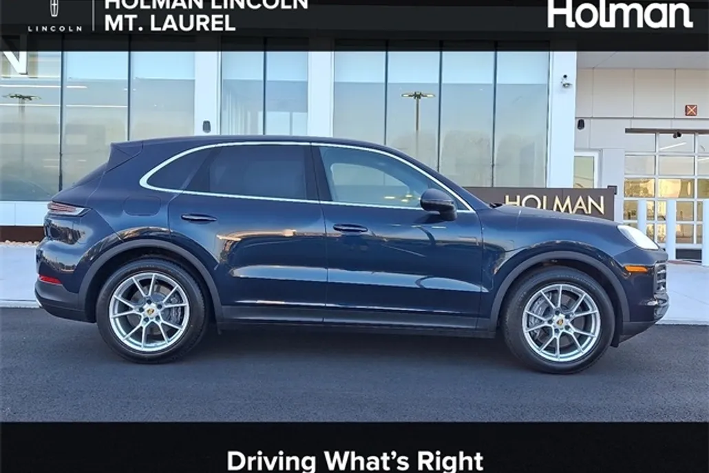 2024 Porsche Cayenne Base photo 1