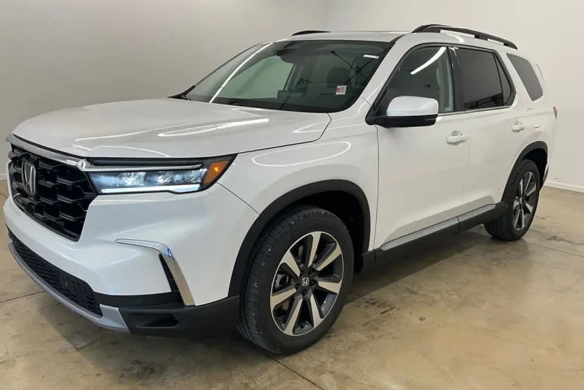 2025 Honda Pilot Touring photo 1