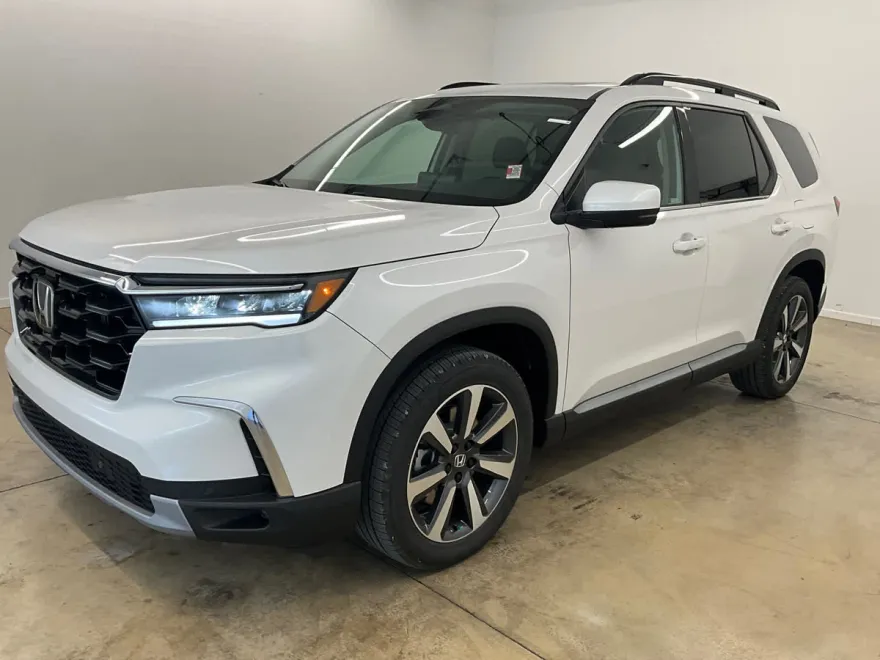 2025 Honda Pilot Touring photo 1