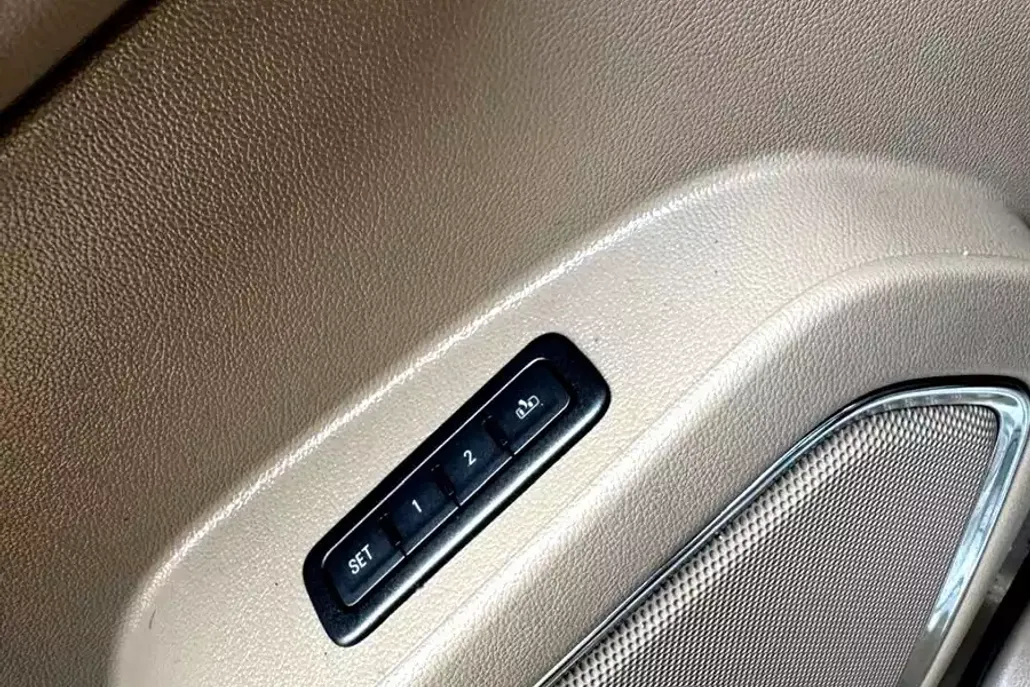 2016 Chevrolet Suburban LTZ photo 1