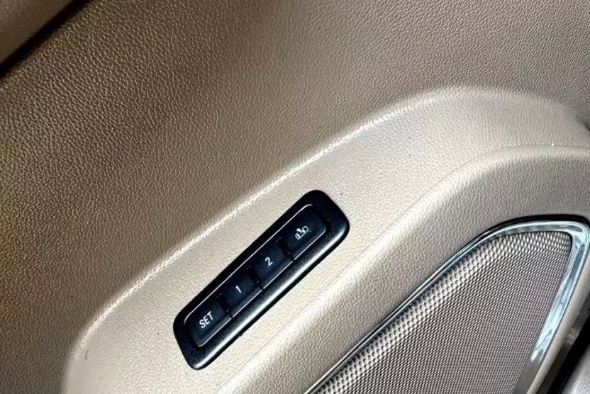 2016 Chevrolet Suburban LTZ photo 1