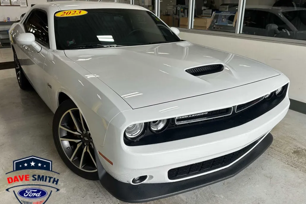 2023 Dodge Challenger R/T photo 1