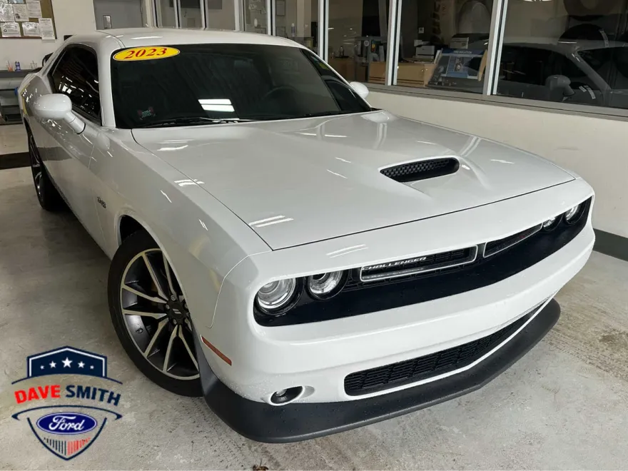 2023 Dodge Challenger R/T photo 1