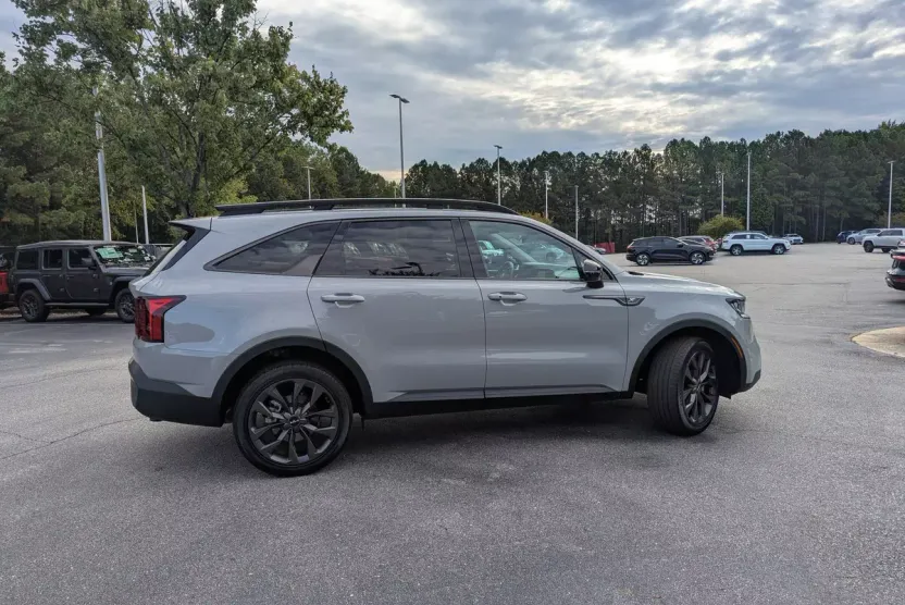 2023 Kia Sorento X-Line EX photo 1