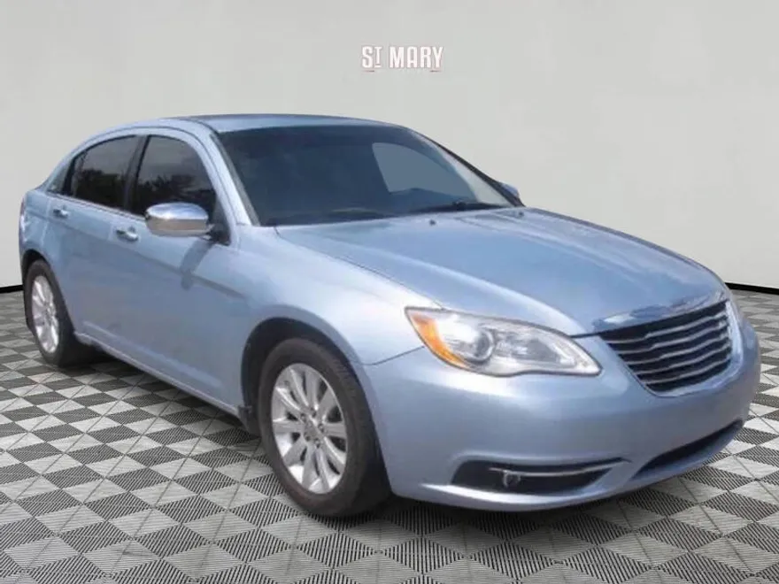 2013 Chrysler 200 Limited photo 1