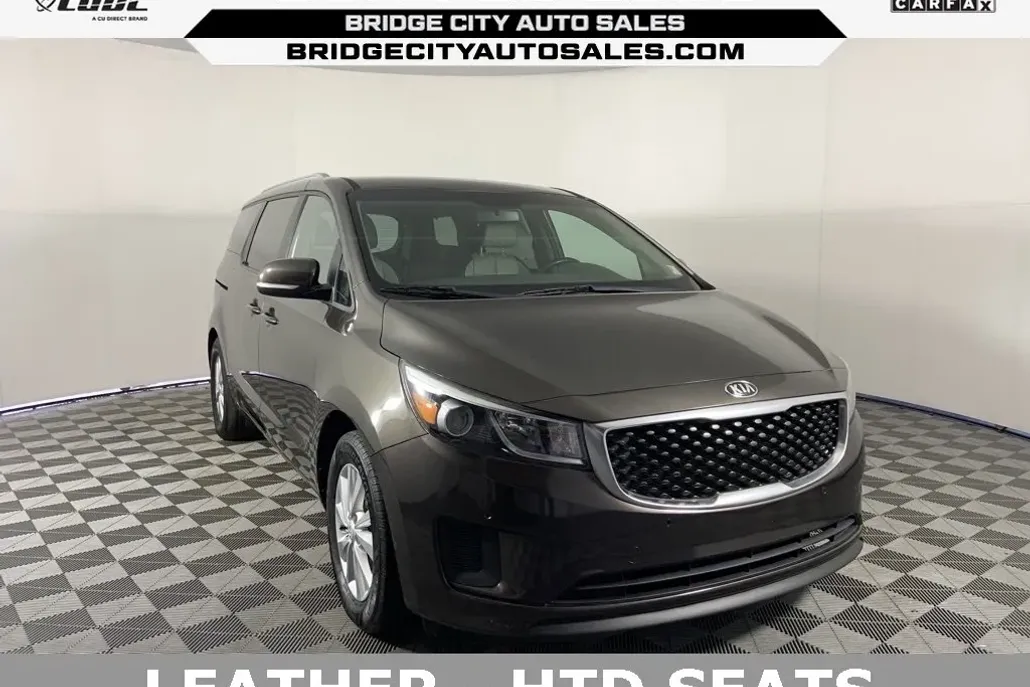 2017 Kia Sedona LX photo 1