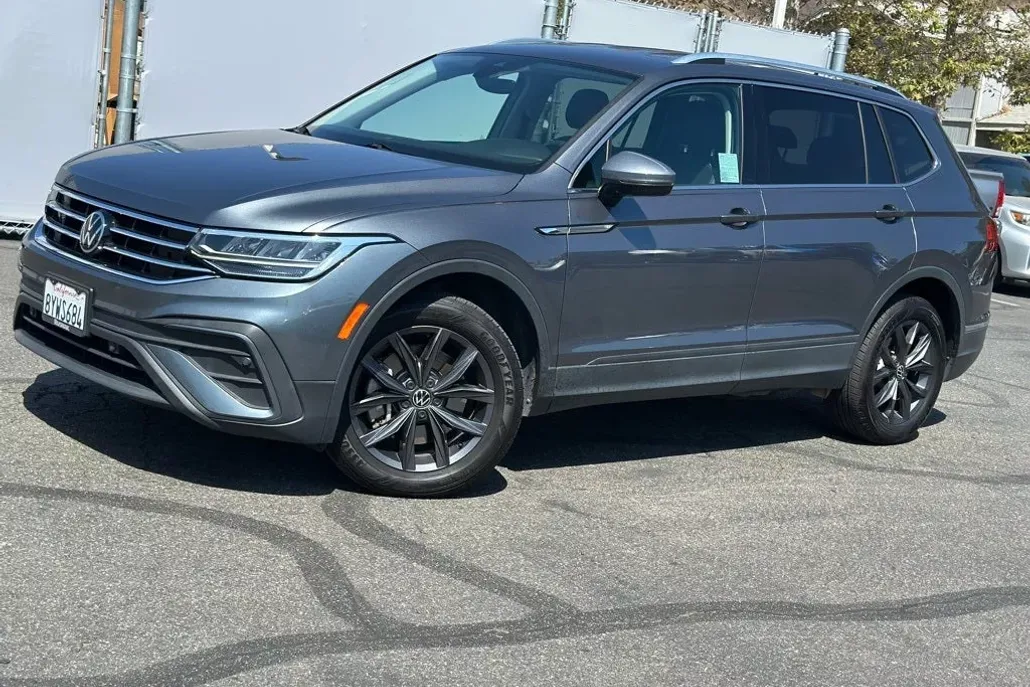 2022 Volkswagen Tiguan SE photo 1