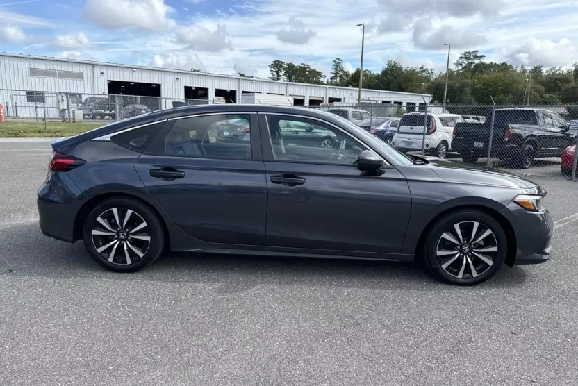 2024 Honda Civic EX-L photo 1