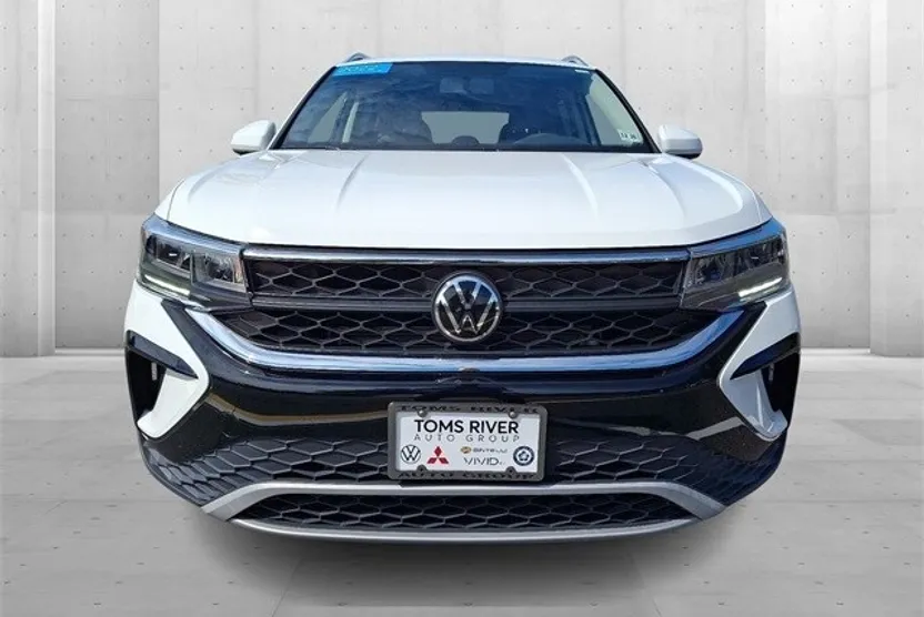 2022 Volkswagen Taos SE photo 1