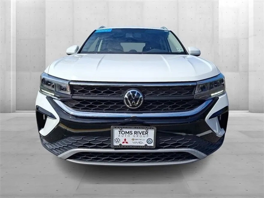 2022 Volkswagen Taos SE photo 1