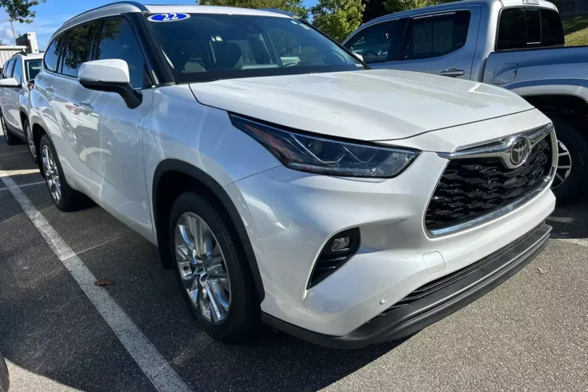 2022 Toyota Highlander Limited photo 1
