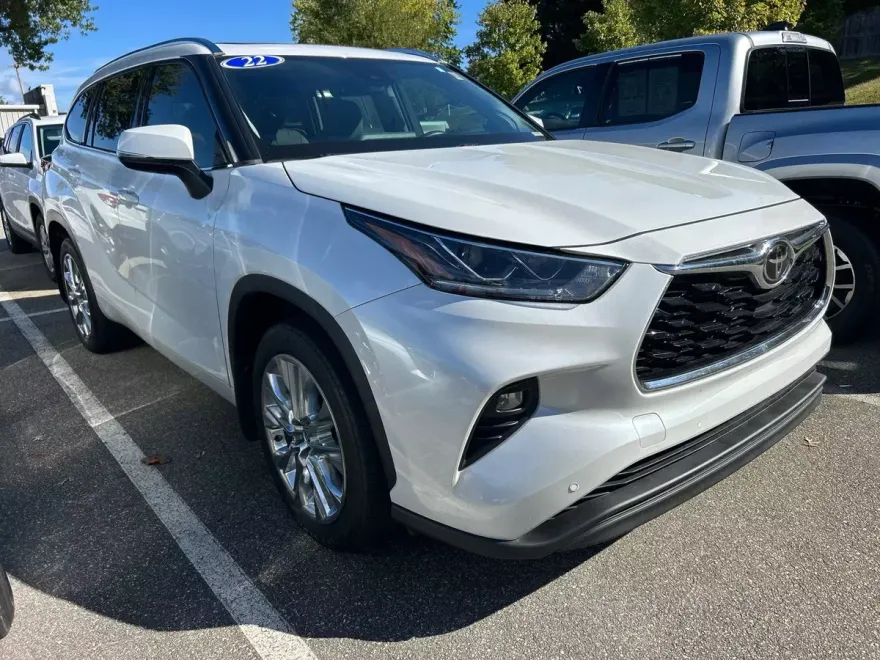 2022 Toyota Highlander Limited photo 1