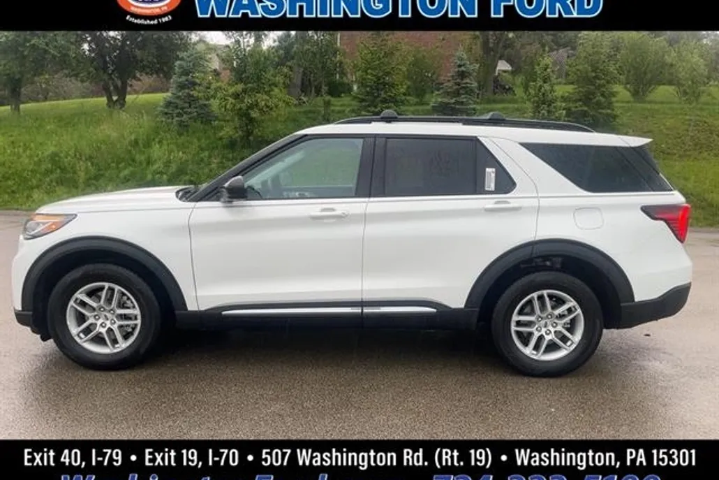 2025 Ford Explorer photo 1