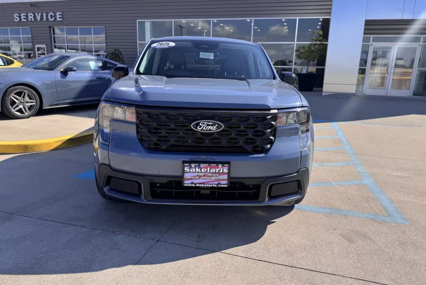 2025 Ford Maverick XLT photo 1