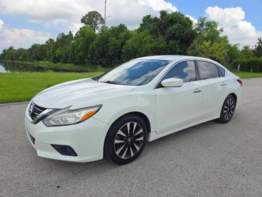 2018 Nissan Altima 2.5 SV photo 1