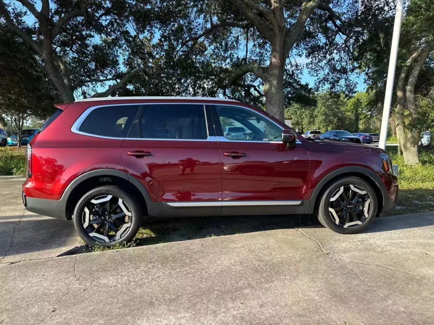 2023 Kia Telluride EX photo 1