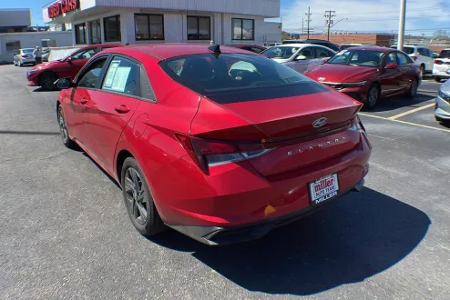 2022 Hyundai Elantra SEL photo 3