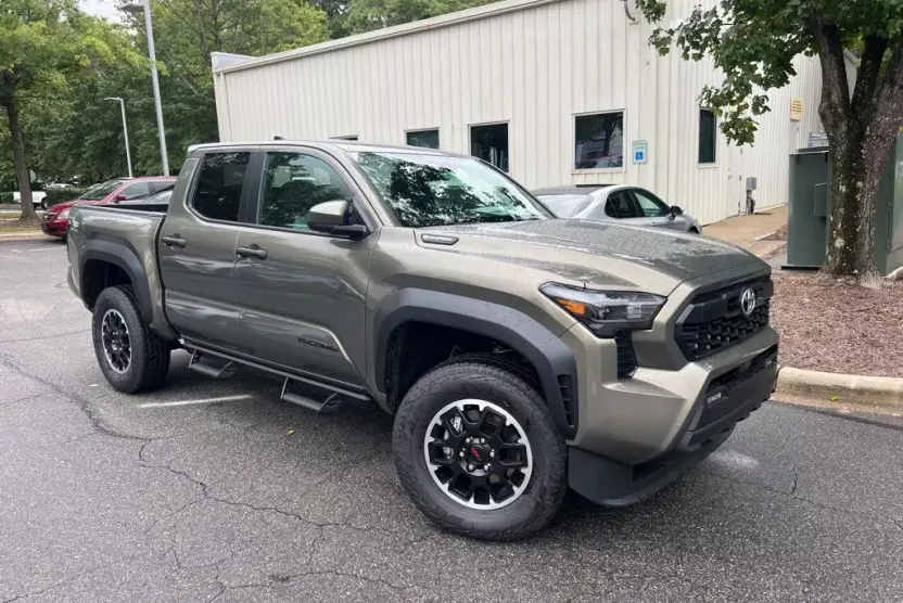 2025 Toyota Tacoma TRD Off-Road photo 1