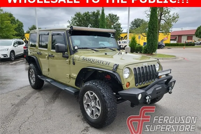 2013 Jeep Wrangler Unlimited Sahara photo 1